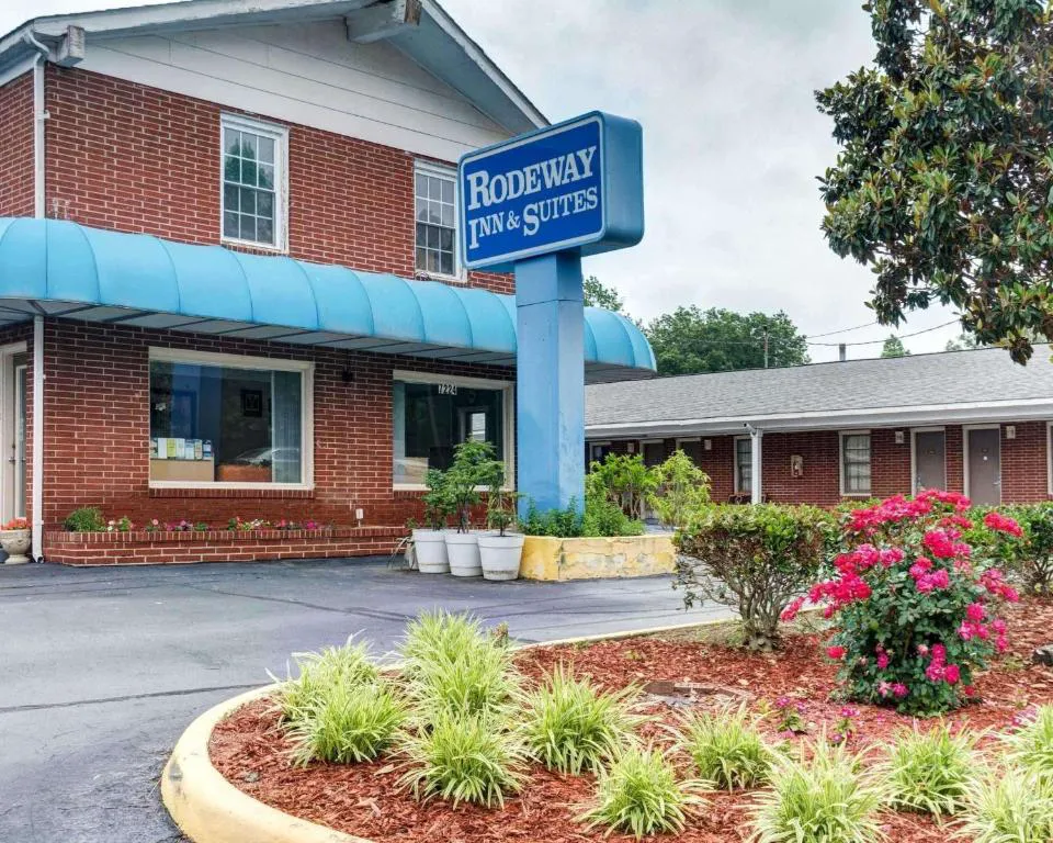 Rodeway Inn & Suites hotel hero