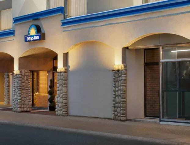 Days Inn by Wyndham Edmonton Downtown hotel detail image 1