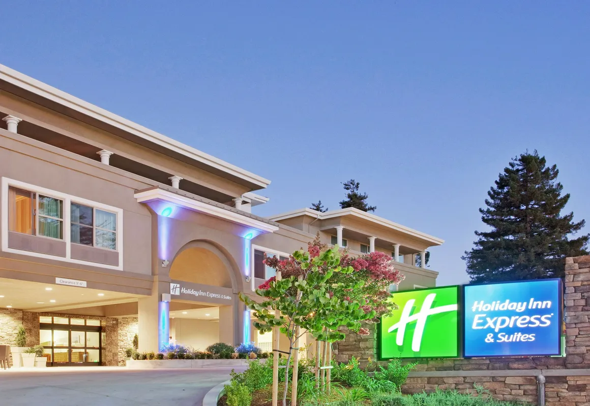 Holiday Inn Express Hotel & Suites Santa Cruz by IHG hotel hero