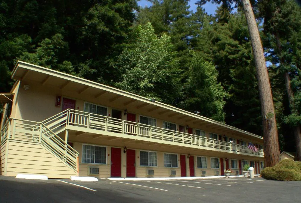 Quality Inn & Suites, Santa Cruz Mountains hotel hero