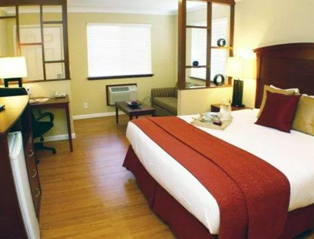 Quality Inn & Suites, Santa Cruz Mountains hotel detail image 2