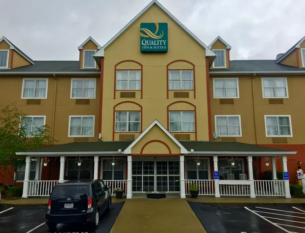 Quality Inn & Suites Cincinnati Sharonville hotel detail image 2