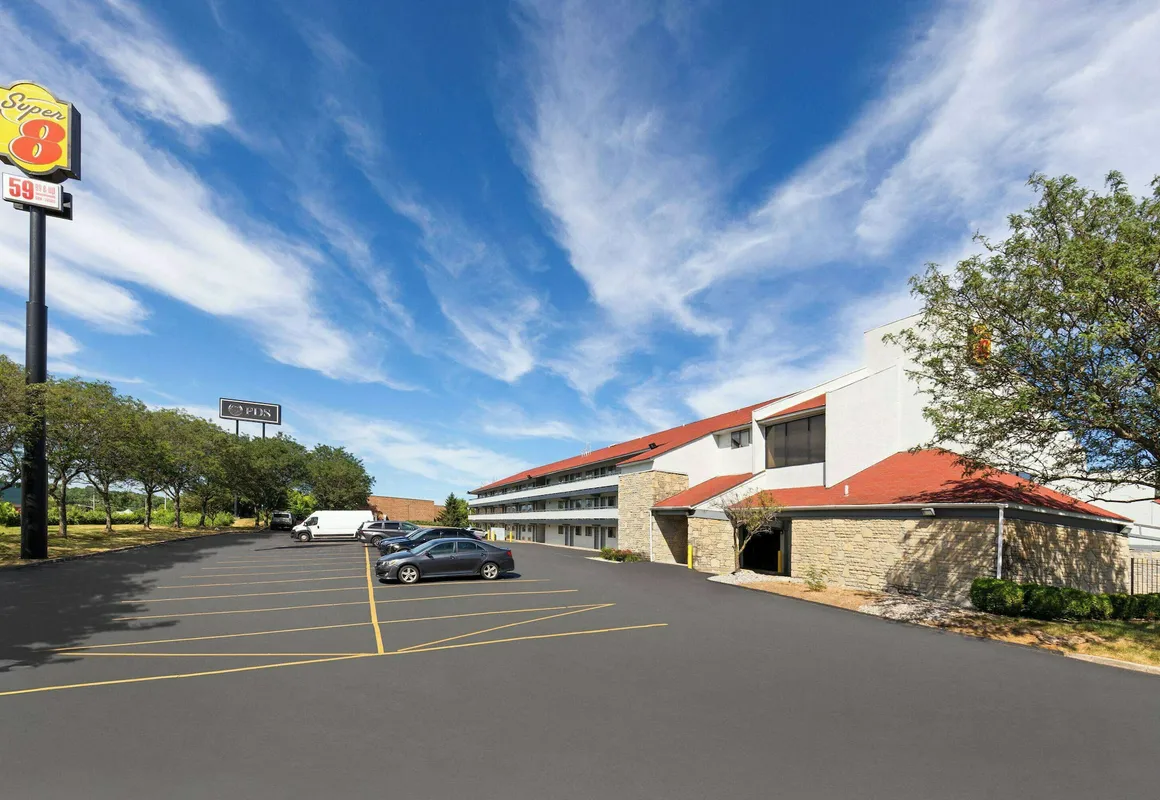 Super 8 by Wyndham Fort Mitchell Cincinnati Area hotel hero