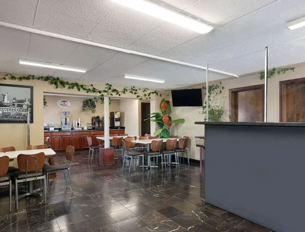 Super 8 by Wyndham Fort Mitchell Cincinnati Area hotel detail image 3