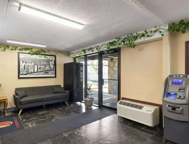 Super 8 by Wyndham Fort Mitchell Cincinnati Area hotel detail image 2