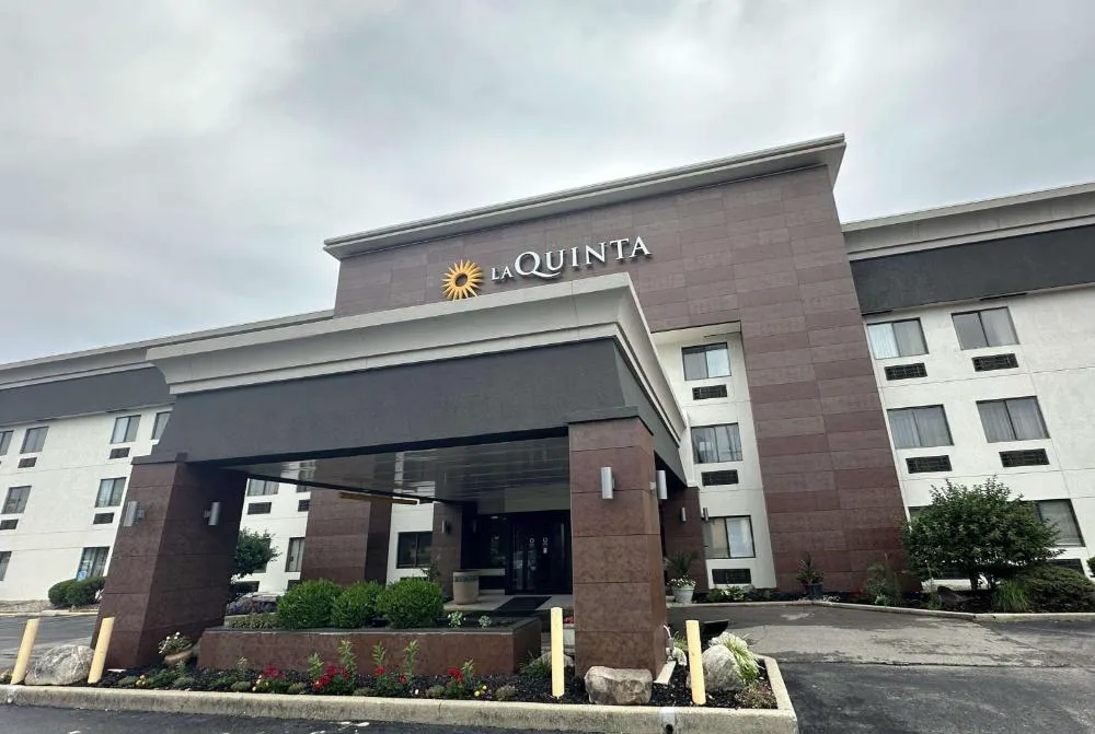 La Quinta Inn and Suites by Wyndham Cincinnati North hotel hero