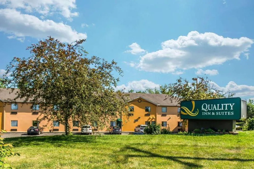 Suburban Studios Mason Hwy 42 hotel hero