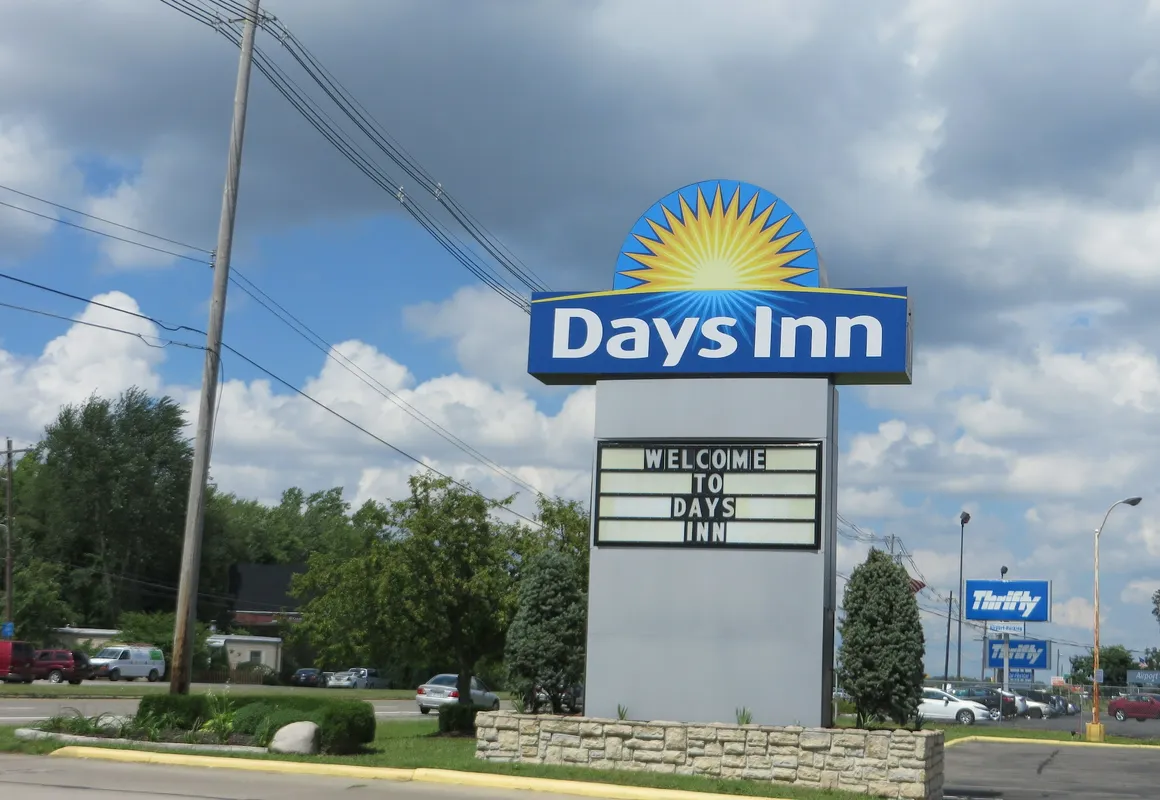 Days Inn by Wyndham Columbus Airport hotel hero