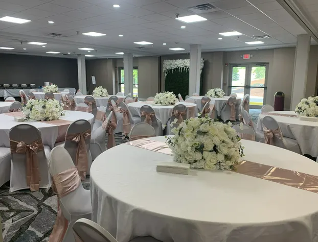 Holiday Inn Express Hotel & Suites Pittsburgh West Mifflin by IHG hotel detail image 4