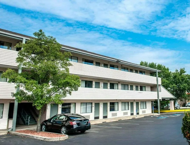 Quality Inn & Suites North hotel detail image 1