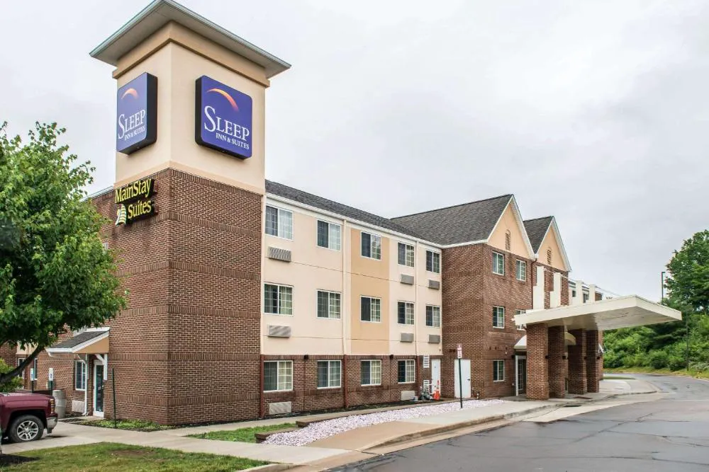 Sleep Inn & Suites Pittsburgh Airport hotel hero