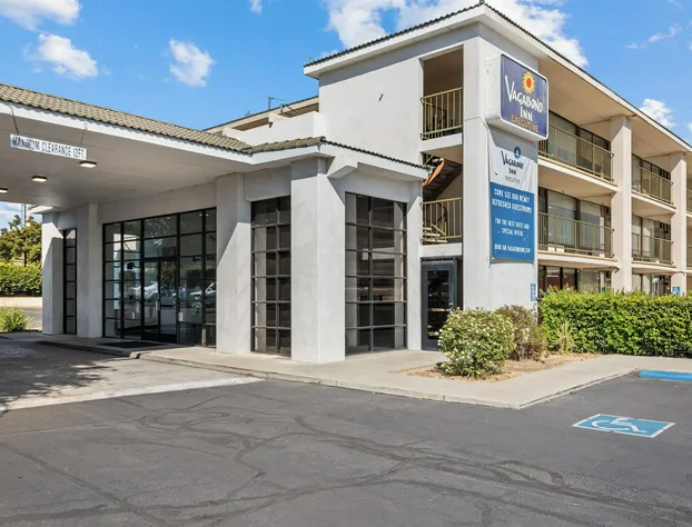 Vagabond Inn Executive Old Town hotel detail image 1