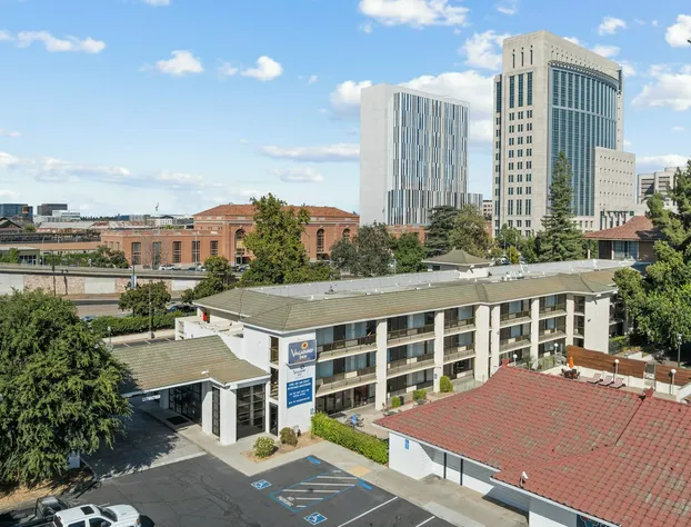 Vagabond Inn Executive Old Town hotel detail image 2