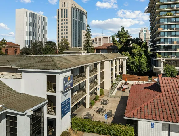 Vagabond Inn Executive Old Town hotel detail image 3