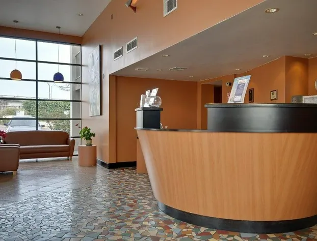 Vagabond Inn Executive Old Town hotel detail image 3