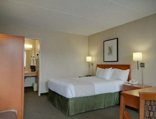 Vagabond Inn Executive Old Town hotel detail image 4