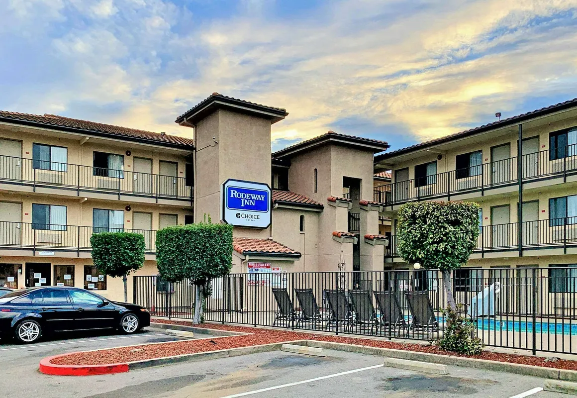 Good Nite Inn hotel hero