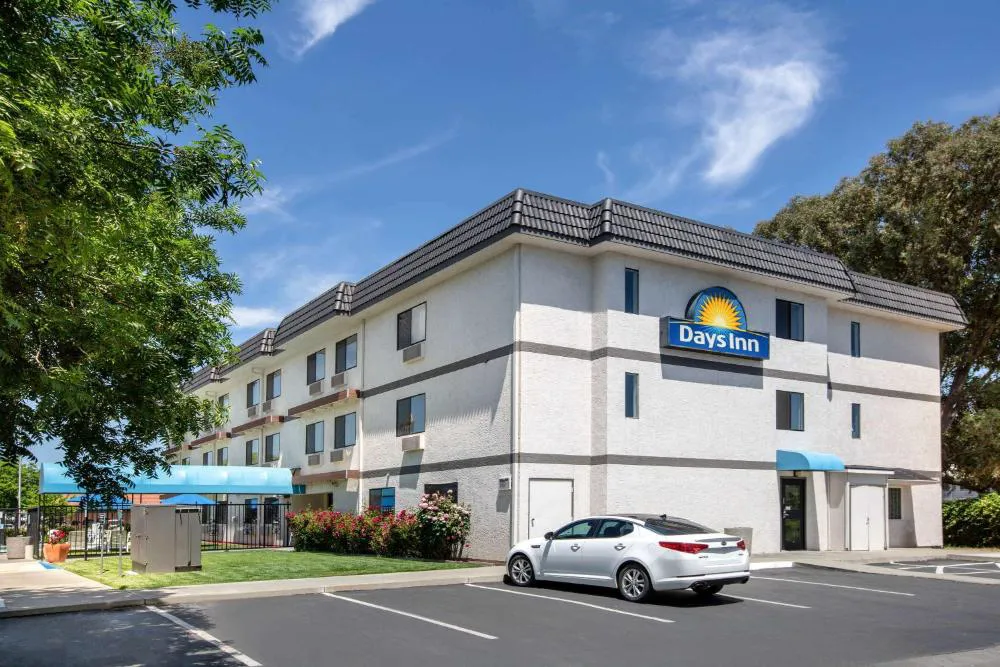 Days Inn by Wyndham Woodland hotel hero