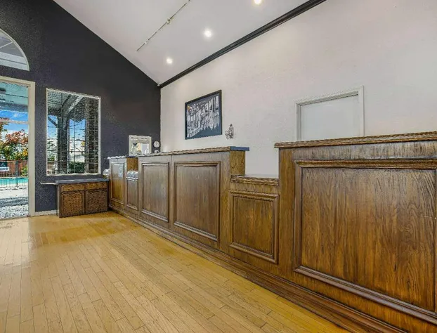 Super 8 by Wyndham Auburn hotel detail image 2