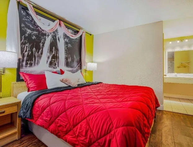 Super 8 by Wyndham Auburn hotel detail image 4