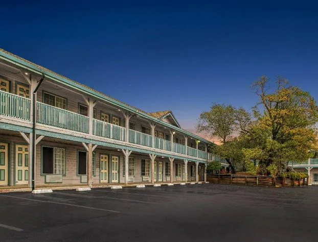 Super 8 by Wyndham Auburn hotel detail image 1