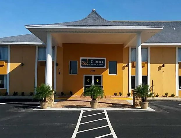 Quality Inn & Suites Heritage Park hotel detail image 1