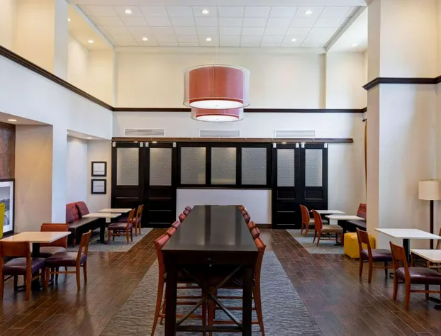 Hampton Inn & Suites Rohnert Park - Sonoma County hotel detail image 2