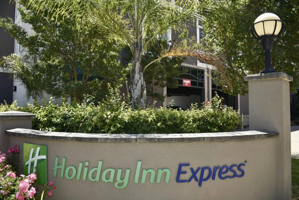 Holiday Inn Express® Windsor Sonoma Wine Country by IHG hotel hero