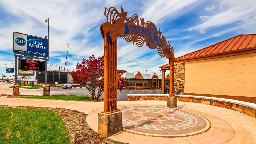 Best Western Center Pointe Inn hotel hero