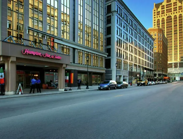 Hampton Inn & Suites Milwaukee Downtown hotel detail image 1