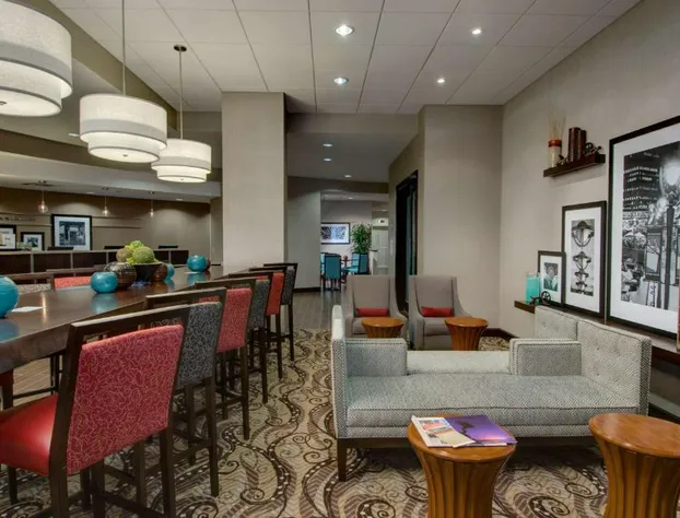 Hampton Inn & Suites Milwaukee Downtown hotel detail image 2