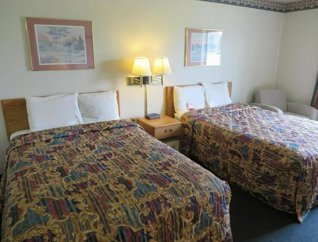 Delavan Inn and Suites hotel detail image 4