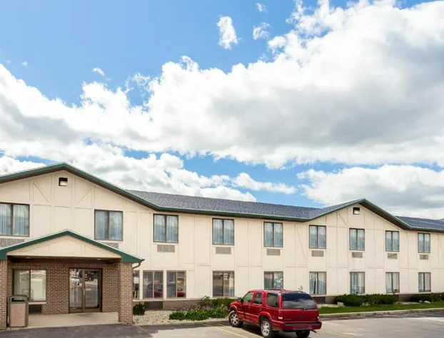 Super 8 By Wyndham Delavan Near Lake Geneva hotel detail image 2