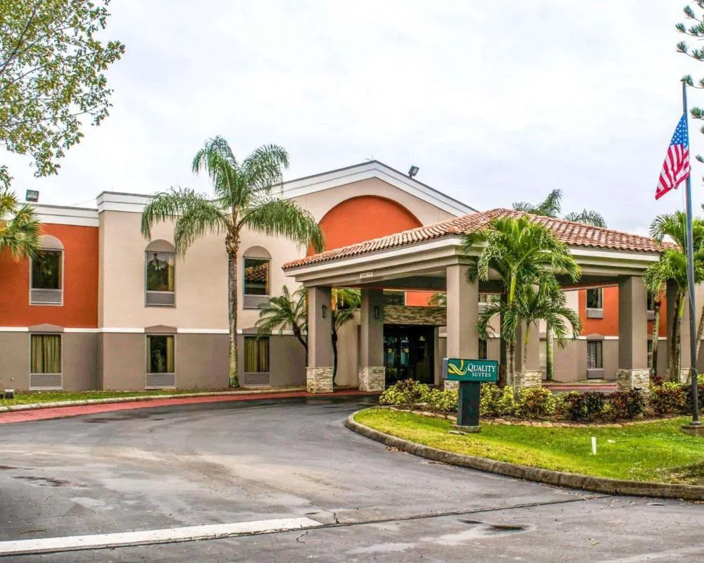 Quality Suites Fort Myers I-75 hotel hero