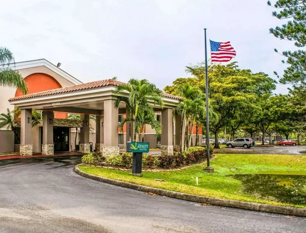 Quality Suites Fort Myers I-75 hotel detail image 2