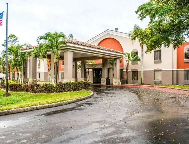 Quality Suites Fort Myers I-75 hotel detail image 3