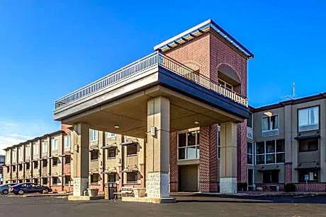 Quality Inn Milwaukee Area hotel detail image 1