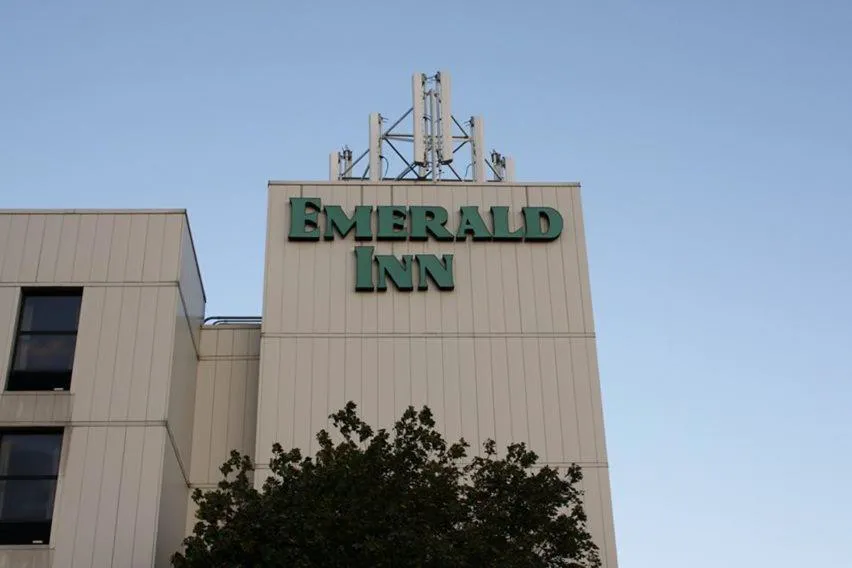 Emerald Inn hotel hero