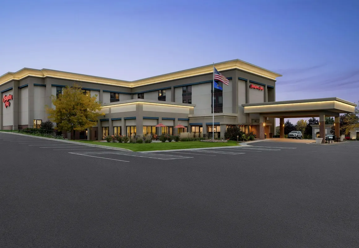 Hampton Inn Milwaukee/Brookfield hotel hero