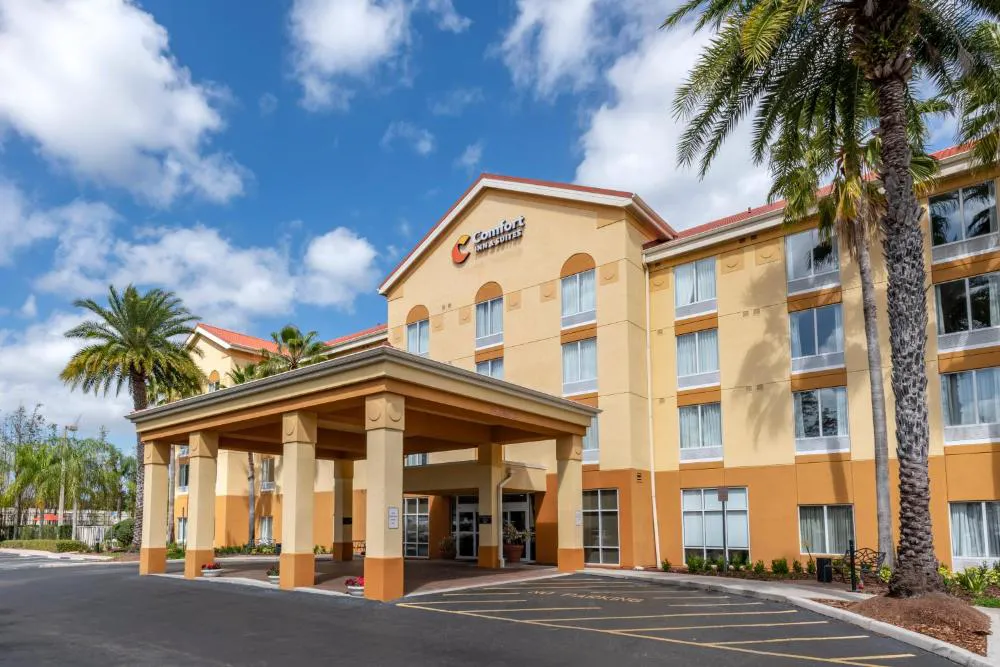 Comfort Inn & Suites Orlando North hotel hero