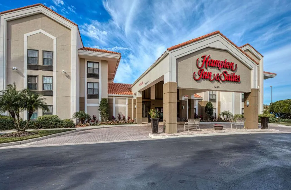 Hampton Inn & Suites Orlando/East UCF Area hotel hero