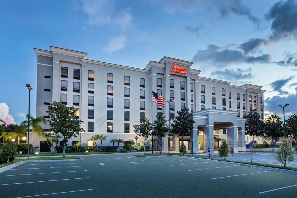 Hampton Inn & Suites Orlando Intl Dr N hotel hero