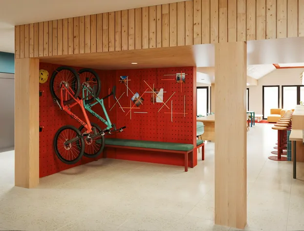 LOGE St. George hotel detail image 3