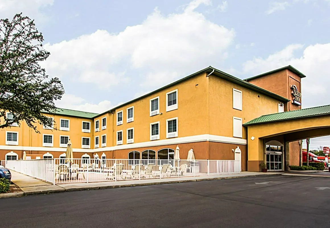 Sleep Inn & Suites Orlando International Airport hotel hero