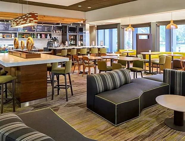 Courtyard by Marriott Orlando Airport hotel detail image 3