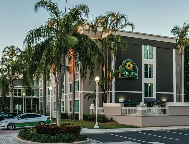 La Quinta Inn & Suites by Wyndham Plantation at SW 6th St hotel detail image 1