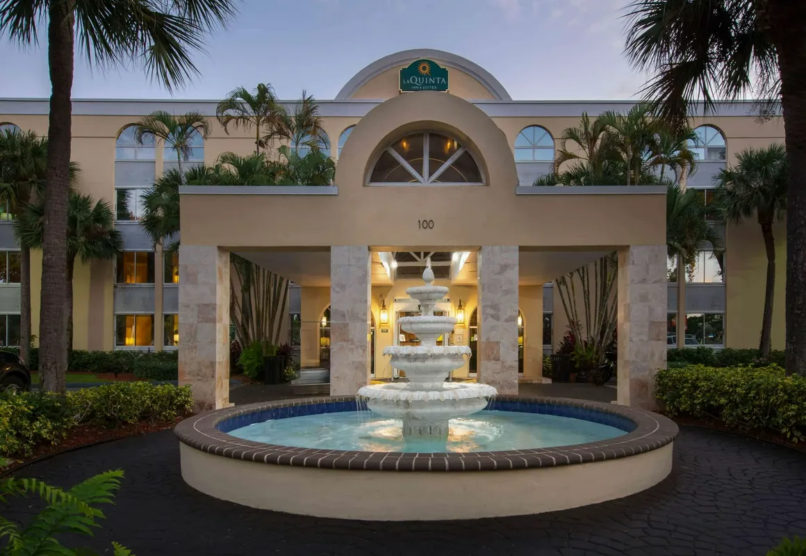 La Quinta Inn & Suites by Wyndham Deerfield Beach I-95 hotel hero