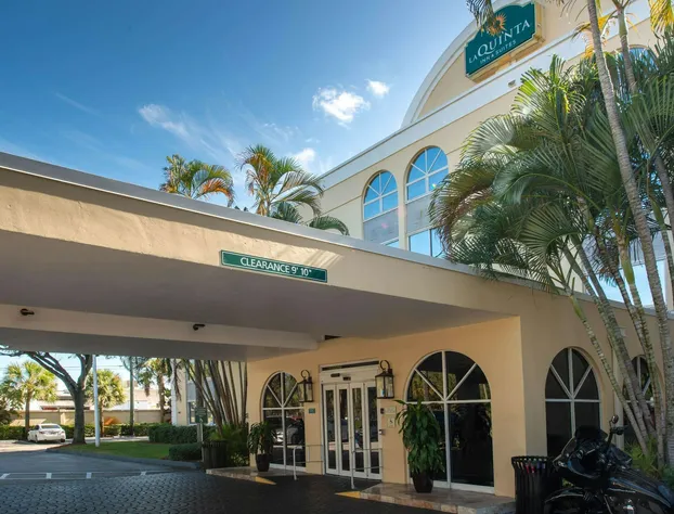 La Quinta Inn & Suites by Wyndham Deerfield Beach I-95 hotel detail image 1