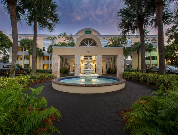 La Quinta Inn & Suites by Wyndham Deerfield Beach I-95 hotel detail image 4