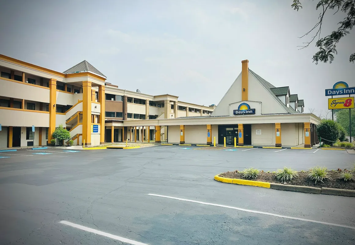 Days Inn by Wyndham WestEnd Alexandria,VA Washington DC Area hotel hero